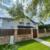 BIA Twin House, hotel di Arad