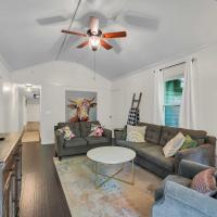 Pet-Friendly Pickens Vacation Rental with Fire Pit, hotel poblíž Pickens County - LQK, Sunset