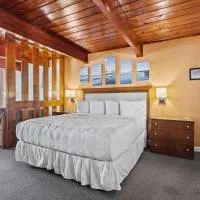 Fort Pierce Oceanfront Inn- Suite- King Bed #6, hotel u gradu 'Fort Pierce'