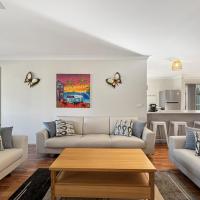 Spacious 4-Bed Home 2-Min to the Beach, hotell sihtkohas Broulee lennujaama Moruya lennujaam - MYA lähedal