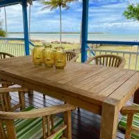 Viesnīca Burrum Beach House-Waterfront-Private Jetty-2BR pilsētā Toogoom