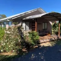 White Cedar Cottage, hotel v destinaci Booroobin