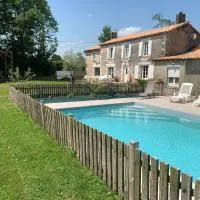 Une chambre indépendante au calme en Gâtine Deux-Sévrienne, hotel en Vouhé