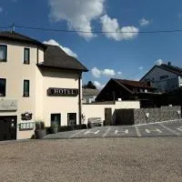 Viesnīca Hotel Zur Linde pilsētā Zārluisa