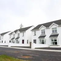 Ballintra 3 Bedroom Family Holiday Home - Near Rossnowlagh Surfing & Beach & Donegal Bay Golf, Hotel in Ballintra
