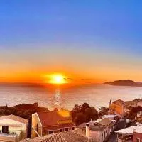 Janos Seaview House, hotel di Pentati