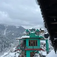 Yamuna Guest House Tosh โรงแรมในTosh