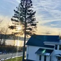 Beach House - Lake Memphremagog, hotel i Newport