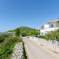 Apartments Danica, hotel u gradu Tisno