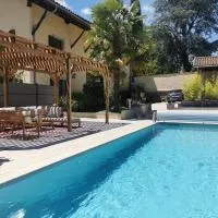 Gîte Le Clos d'Olon 4 étoiles avec piscine, hotel in Charnècles