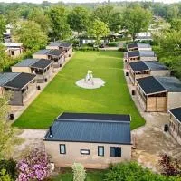 Estivo Premium Mobile homes on Holidaypark TerSpegelt, hótel í Eersel