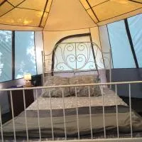 Camping Au Lac Du Drennec Glamping Tent – hotel w mieście Commana