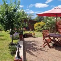 Studio Flat on Straight Road, Harold Hill,, hotel sa Havering