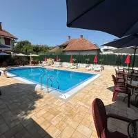 Smeštaj TEA sa dva bazena i besplatan parking, hotel en Vrnjačka Banja