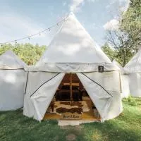 Exclusivo glamping en el bosque, hotelli kohteessa Ferrería de Tula
