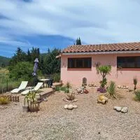" LE FARE exotique des terres rouges avec piscine dans L 'AUDE,Arques的飯店