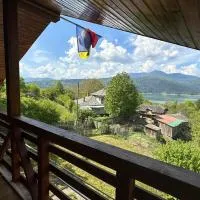Cabana de lemn Lacul Bicaz, hotel Hanguban