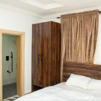 Skenyo Hotel & Apartments, viešbutis mieste Ketti