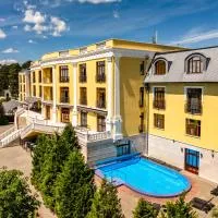 Hotel Golden Palace, hotel u gradu Göd