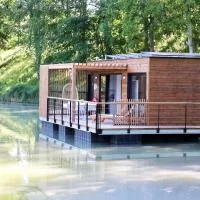 Domaine de Neuville - Ecolodges flottants en Champagne, Hotel in Sainte-Gemme