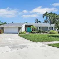 5 Beds 3 BDR 2 Bath Heated Pool, Grill, Patio、マルコ・アイランドのホテル