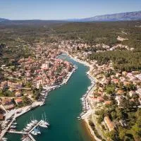 Hvar spa & apartment Romantic for two، فندق في فربوسكا