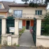 Chambres au calme dans maison - quartier résidentiel Bobigny – hotel w mieście Bobigny