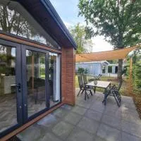 Modern chalet met ruimte tuin op de Veluwe, hotel u gradu Epe