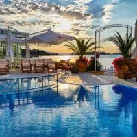Aphrodite Beach Hotel، فندق في نيسيبار
