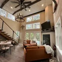 Luxury cabin vc home 2bd 2bath, hotel din Tremont