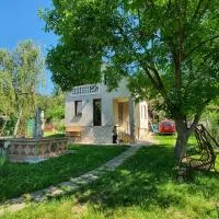 Pilis Hills View Deluxe House with Pool & AC near Bp، فندق في Pilisszentiván