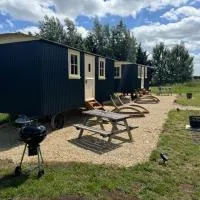 ShepherdsHut-HotTub-Cotswolds-PetFriendly, hotel en Brackley