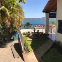 Villa La Giralda - Lakefront - Pool - Relaxation Haven, ξενοδοχείο σε La Laguna