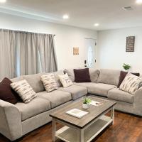 Country Chic Great FW Location Pets OK NASCAR nearby by Vacation Your Way, hotel poblíž Fort Worth Alliance Airport - AFW, Fort Worth