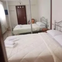 A & G Apartment: Nea Peramos şehrinde bir otel