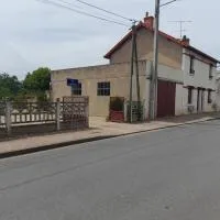 Maison 14 personnes,Pal 4 kms, Hotel in Thiel-sur-Acolin