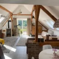Podkrovní studio apartment pro 1-5 osob, hotell i Knínice