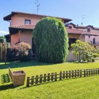 ReBea, Porzione di villa con giardino، فندق في Castronno
