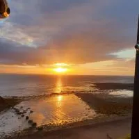 The Old Cornstore a beautiful Suite overlooking the sea, хотел в Drummore