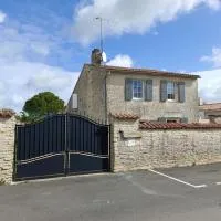 Belle maison familiale près de La Rochelle, хотел в Ferrières