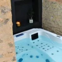 Jacuzzi idyllique à 1h de Paris, hotel em Greneville-en-Beauce