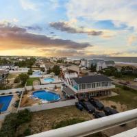 Sojourns Beach Views & Pool Family Home Sleeps 9, hotel em Virginia Beach