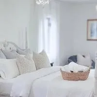 Vintage Farmhouse with Hot Tub on Vineyard, hotell i Waterford