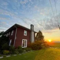 La Maison Rouge - Bed & Breakfast - La Pocatière, hotel di La Pocatiere