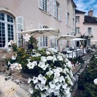 Domaine familial du château de Ragny, hotel v destinaci Savigny-en-Terre-Plaine