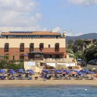 Hotel Villa Tramonto direttamente sul mare、サン·ヴィンチェンツォのホテル