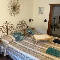 Camera Orchidea con bagno privato, hotell i Castellero