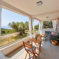 Studio Vesna with a terrace and sea view, hotel a Rabac