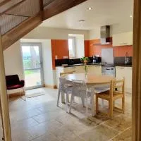 Charmante maison totalement rénovée, hotell sihtkohas Saint-Géron