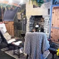 Travel Back in Time Fairy Cottage on the Cobbles an Experience Property, hotel di Haworth